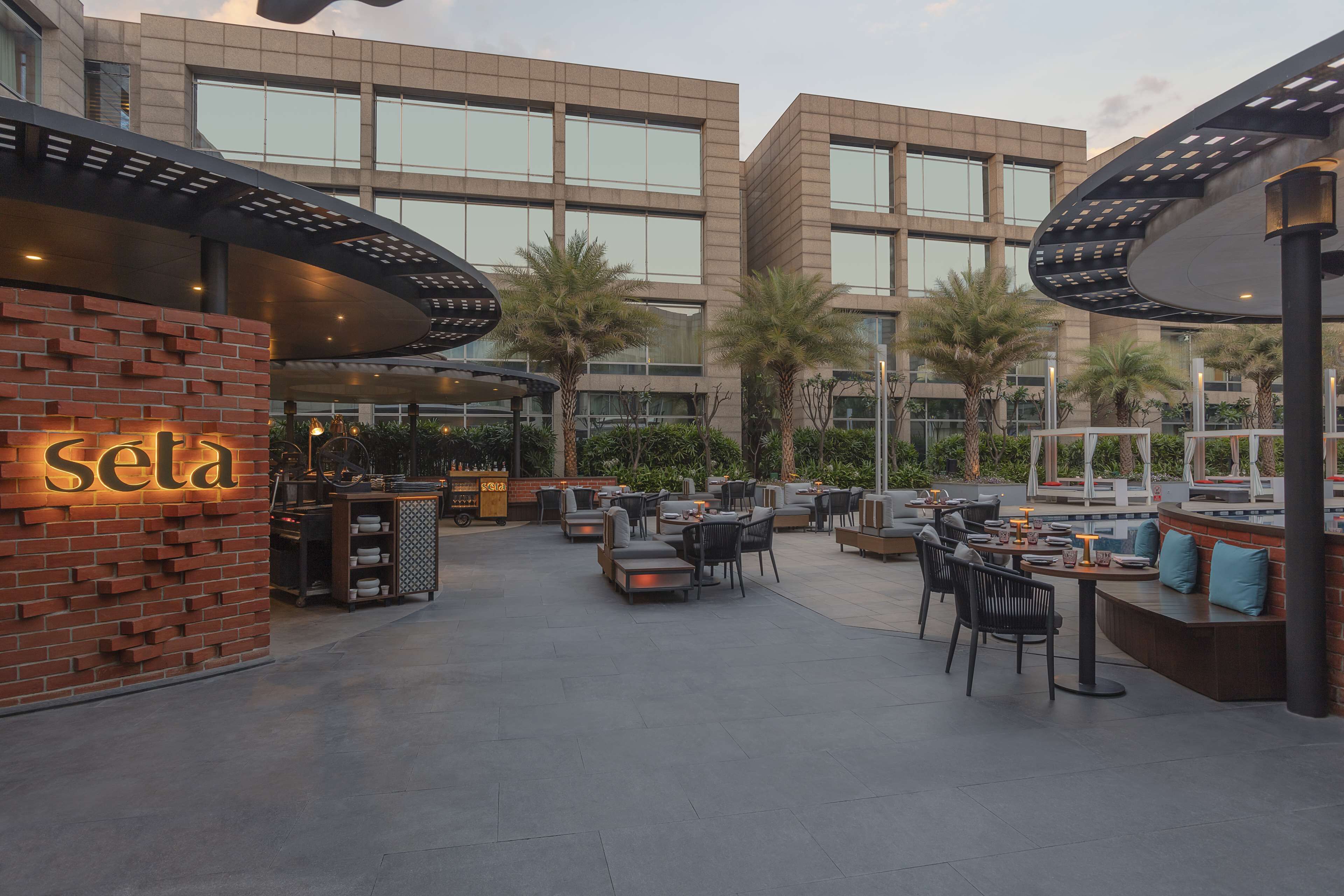 2 restaurants, breakfast, lunch, dinner served; international cuisine