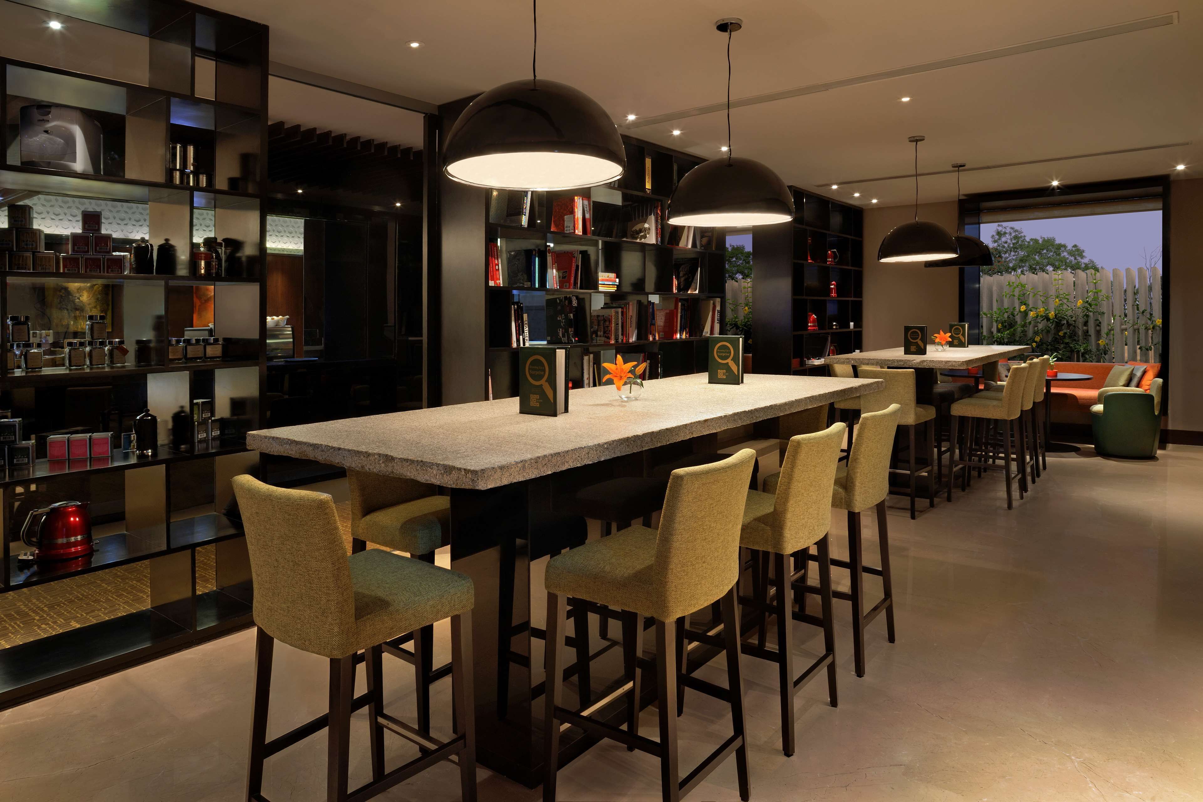 2 restaurants; breakfast, lunch, dinner and brunch served 