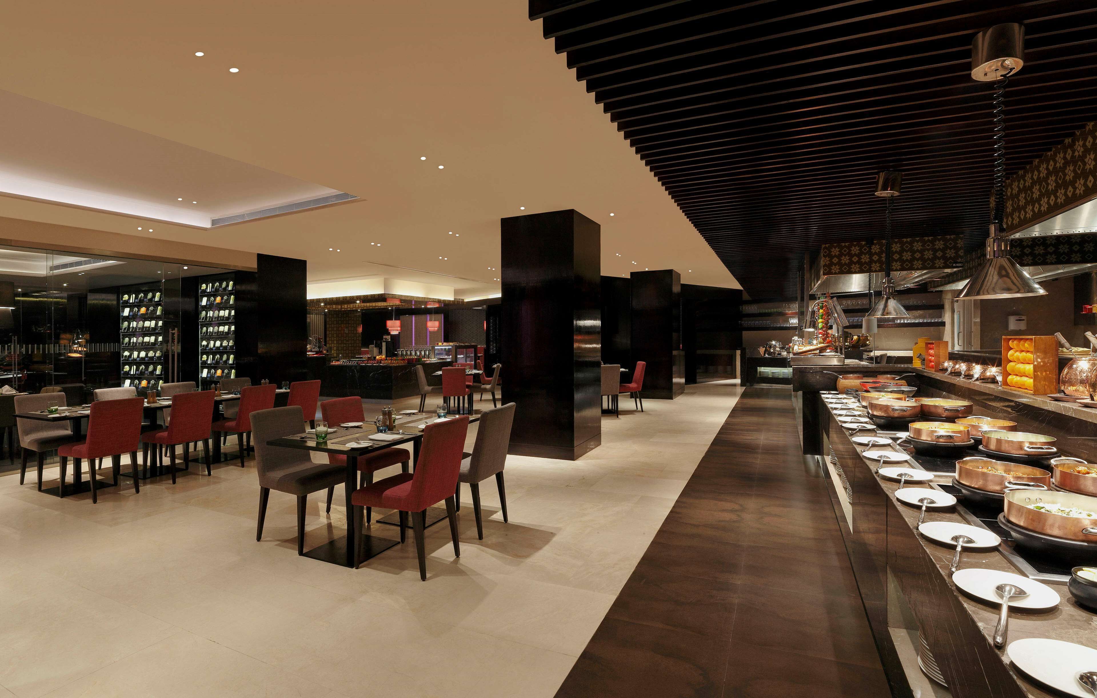 2 restaurants; breakfast, lunch, dinner, and brunch served