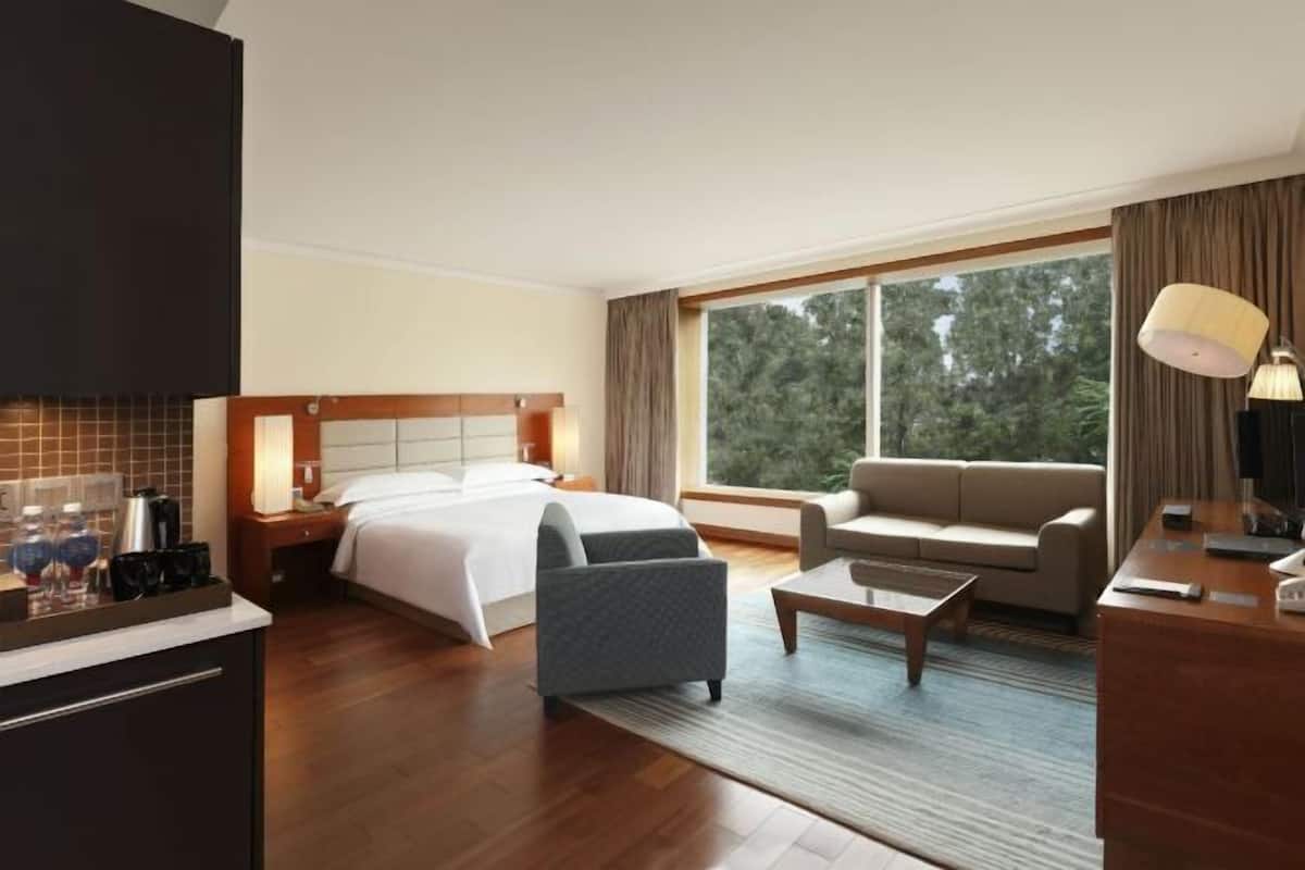 Down duvets, minibar, in-room safe, individually decorated