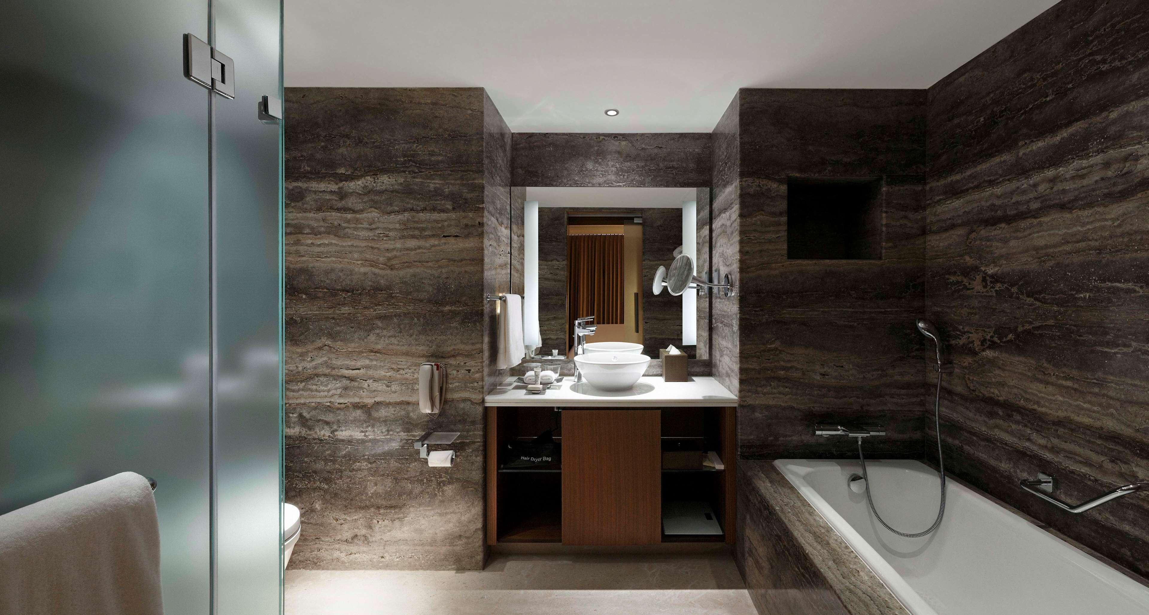 separate bathtub and shower, rainfall showerhead, free toiletries