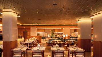 2 restaurants; breakfast, lunch, dinner and brunch served