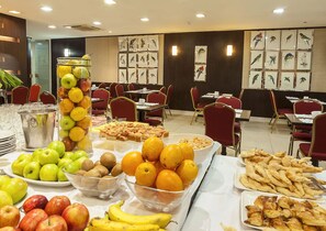 Tägliches inbegriffenes Frühstücksbuffet