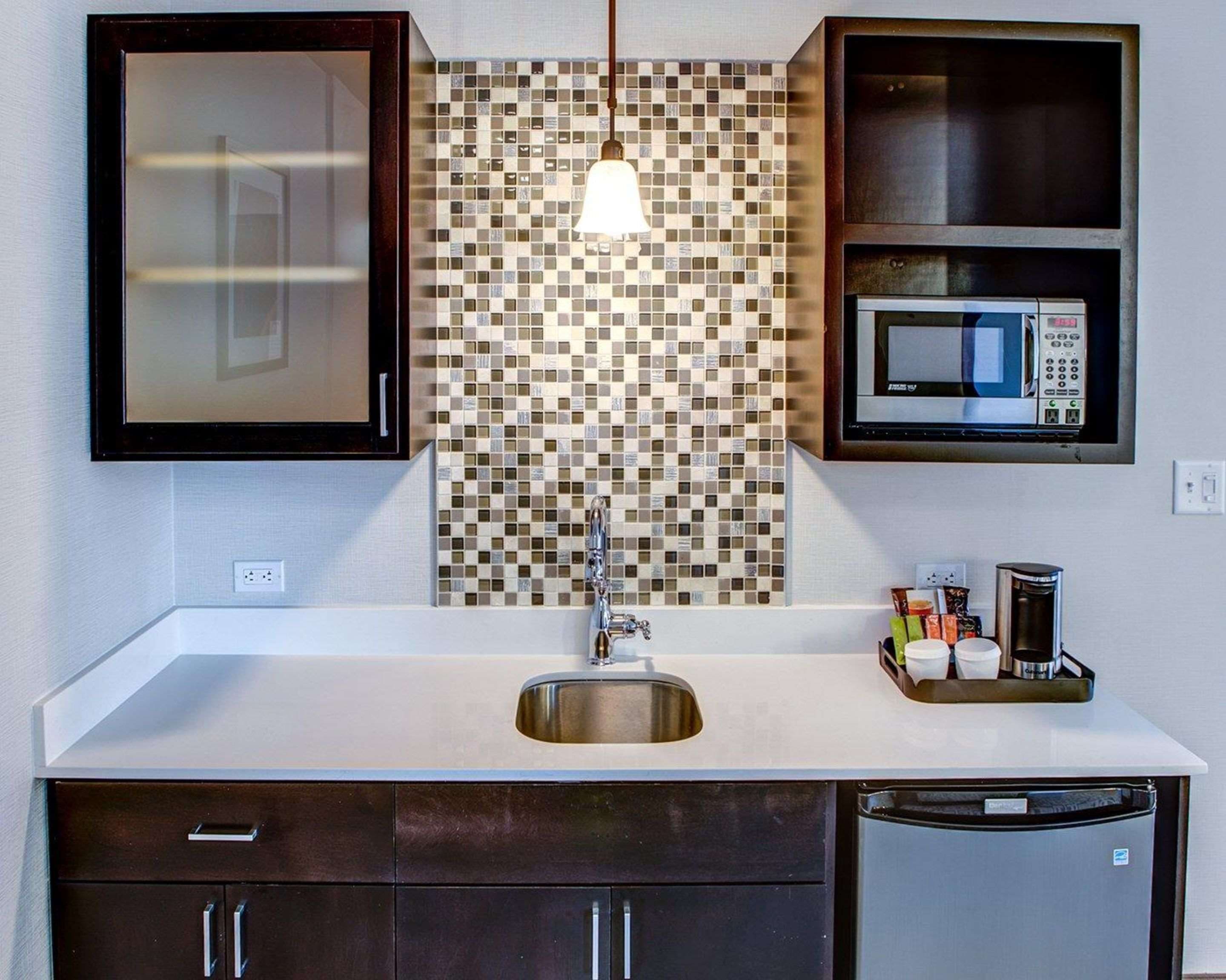 1 bedroom, pillow-top beds, in-room safe, desk