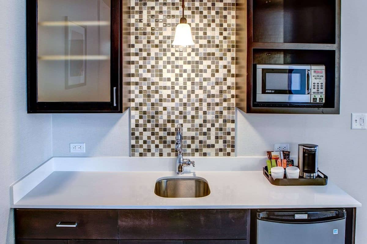 1 bedroom, pillow-top beds, in-room safe, desk