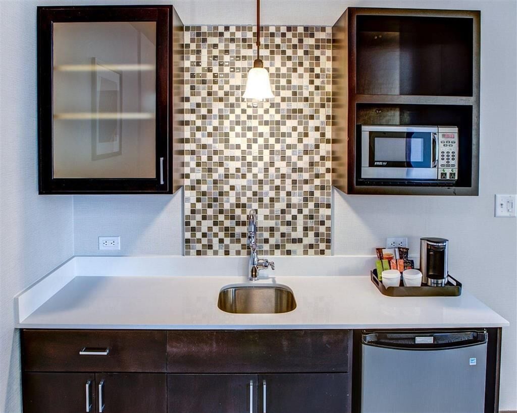 Fridge, microwave, coffee/tea maker