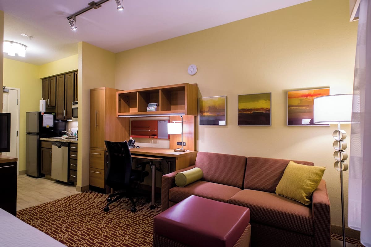1 bedroom, in-room safe, desk, soundproofing