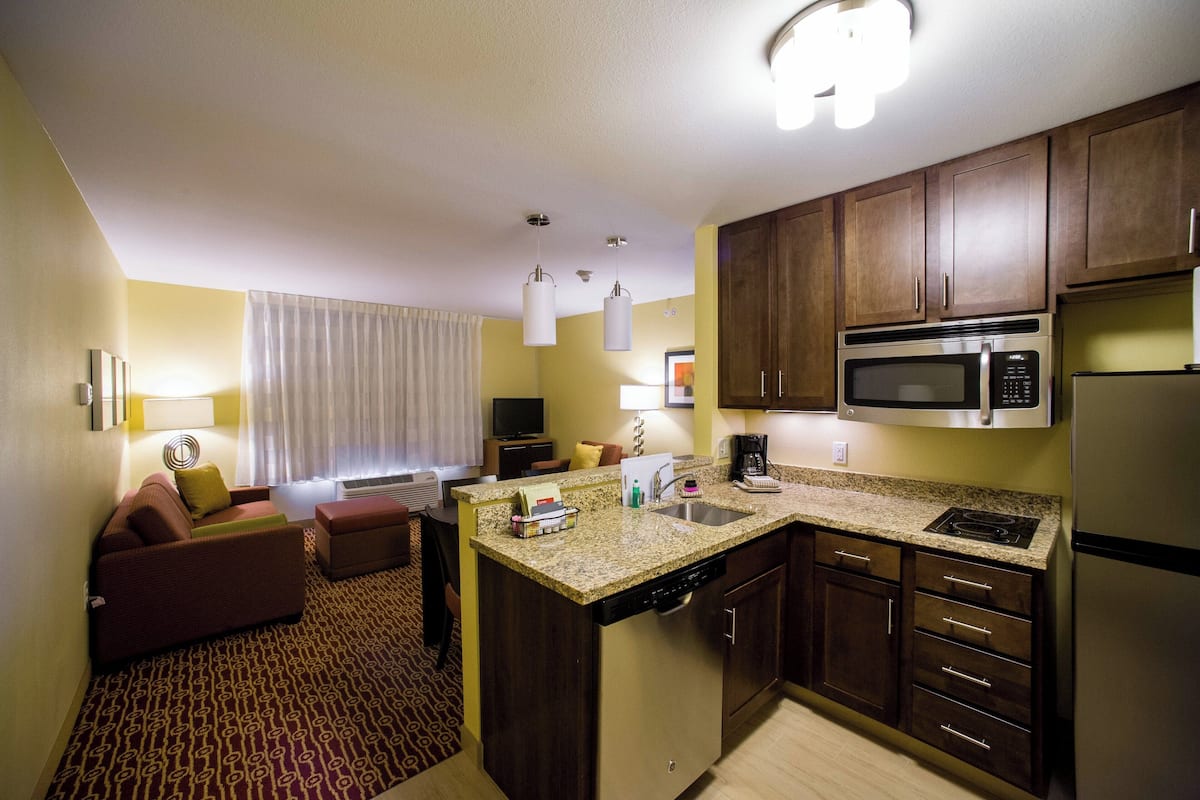 1 bedroom, in-room safe, desk, soundproofing