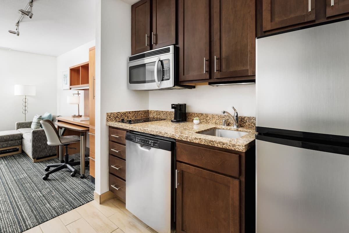 fridge, microwave, stovetop, dishwasher