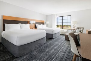 客房内保险箱、办公桌、隔音、熨斗/熨衣板