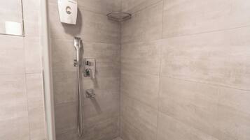 Combined shower/tub, hair dryer, slippers, towels