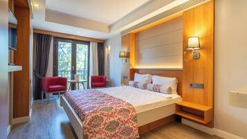 Standard Double Room | Premium bedding, minibar, in-room safe, desk