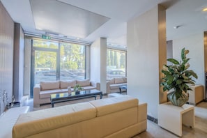 Lobby sitting area - May Park Hotel (Izmir)