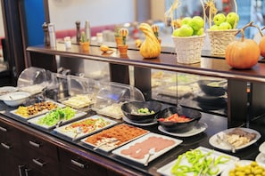 Breakfast buffet - May Park Hotel (Izmir)