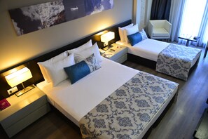 Premium bedding, minibar, in-room safe, desk - May Park Hotel (Izmir)