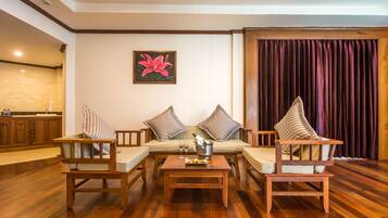 Diamond Suit Room | 1 bedroom, down comforters, pillowtop beds, minibar