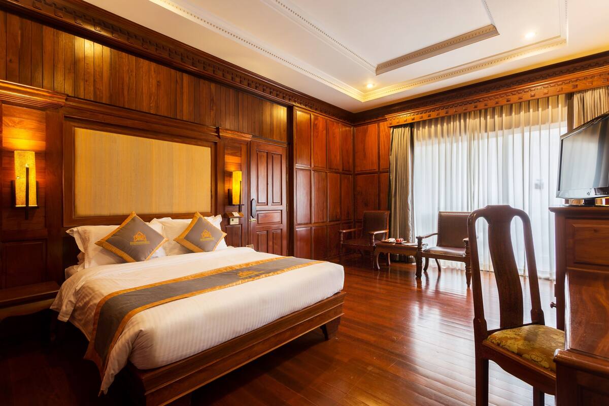 1 bedroom, down comforters, pillowtop beds, minibar