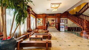 Área de estar no saguão