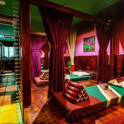 Couples treatment room(s), sauna, steam room, body treatments