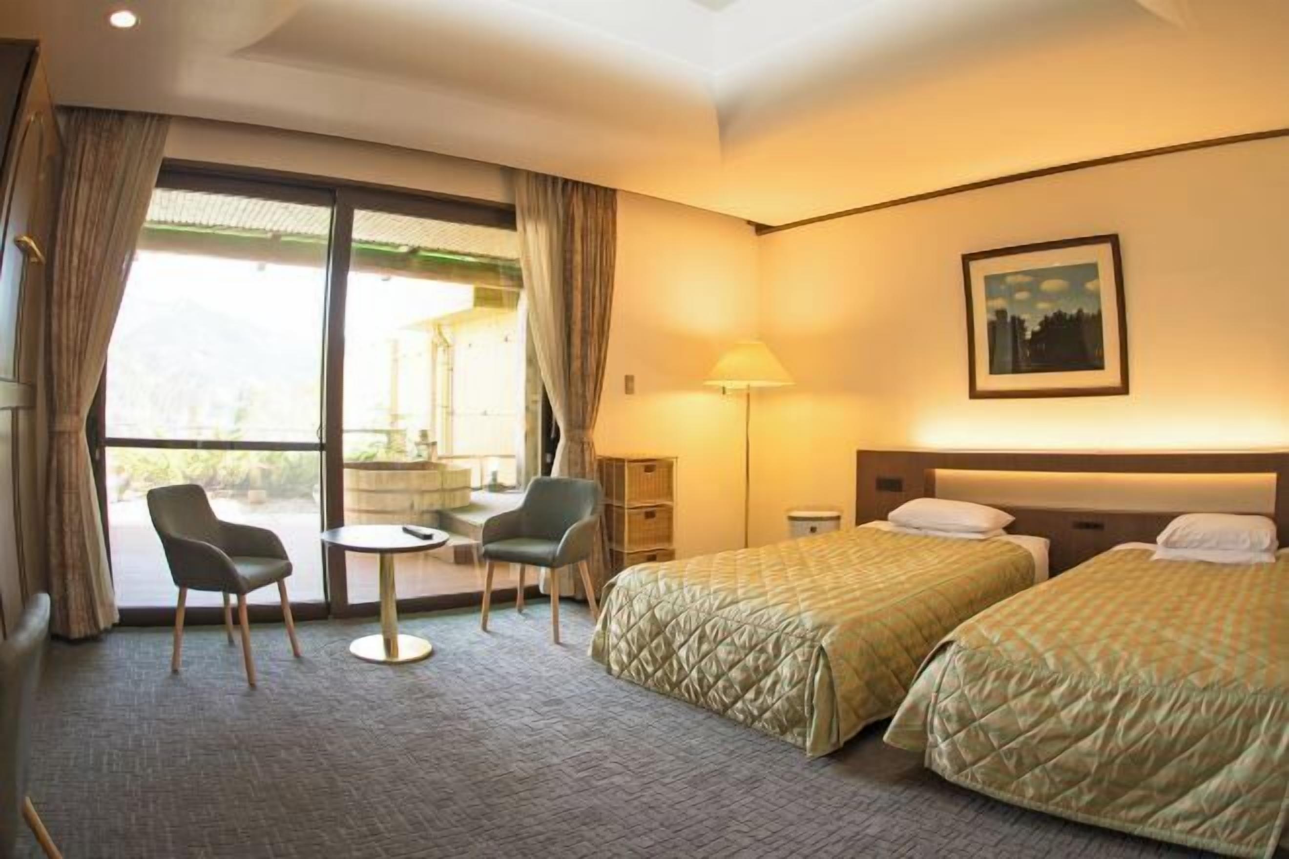 Caja fuerte, decoración individual, mobiliario individual y escritorio