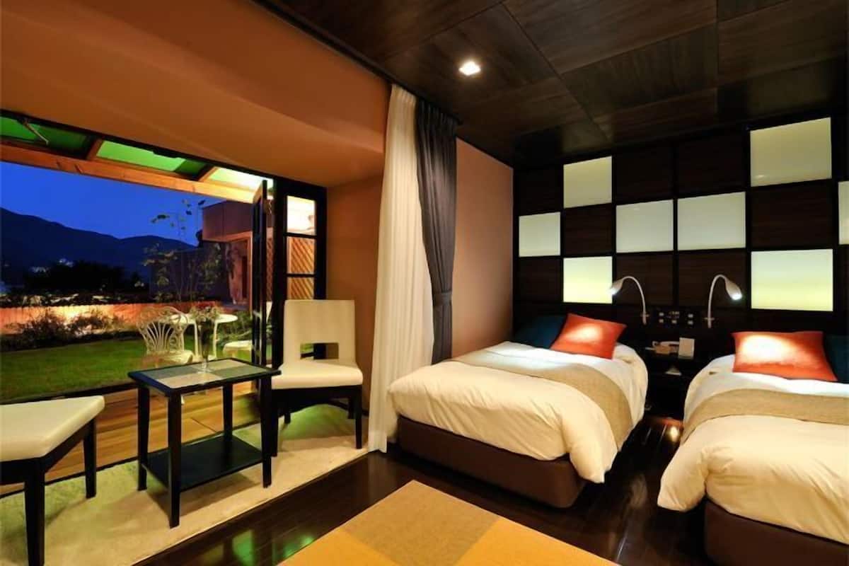 In-room safe, individually decorated, individually furnished, desk