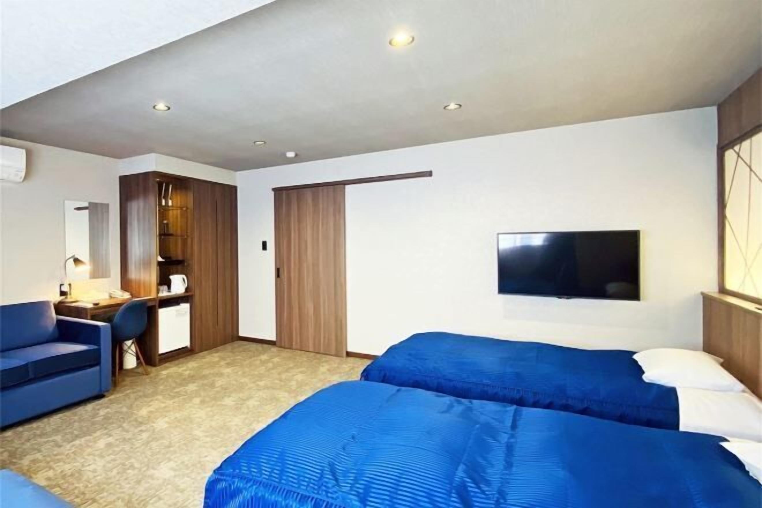 In-room safe, individually decorated, individually furnished, desk