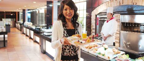 Daily buffet breakfast (JPY 2200 per person)
