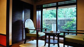 In-room safe, individually decorated, individually furnished, desk