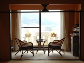 Caja de seguridad en la habitación y decoración personalizada