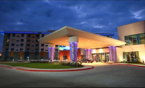 Fachada del alojamiento - Noche