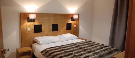 2 bedrooms, individually decorated, individually furnished