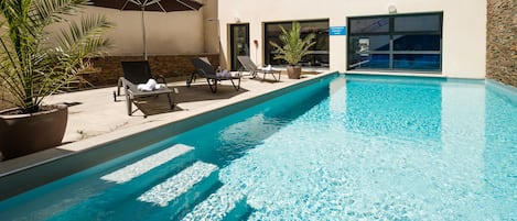 Piscine extérieure (ouverte en saison)