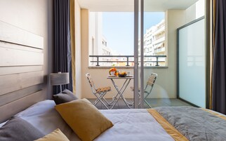 Estudio (for 2) | Zona de estar | Televisión de 40 pulgadas con canales digitales