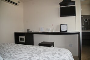 In-room safe, desk, blackout curtains, free WiFi - Hotel Laguna Mar (Bejuco)