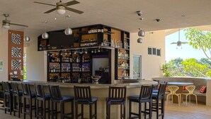 Bar (on property) - Hotel Laguna Mar (Bejuco)