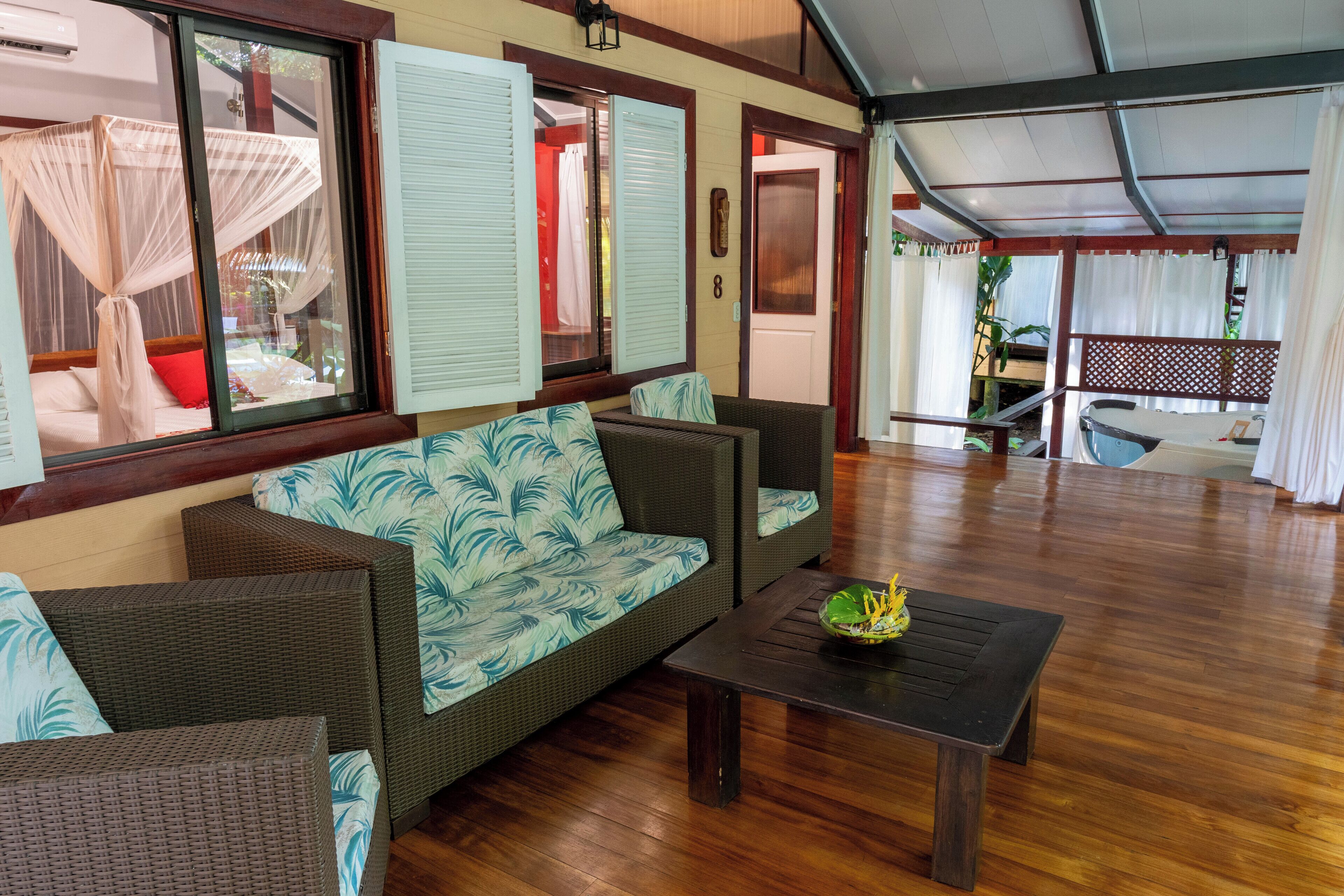 suite deluxe with jacuzzi | terrace/patio