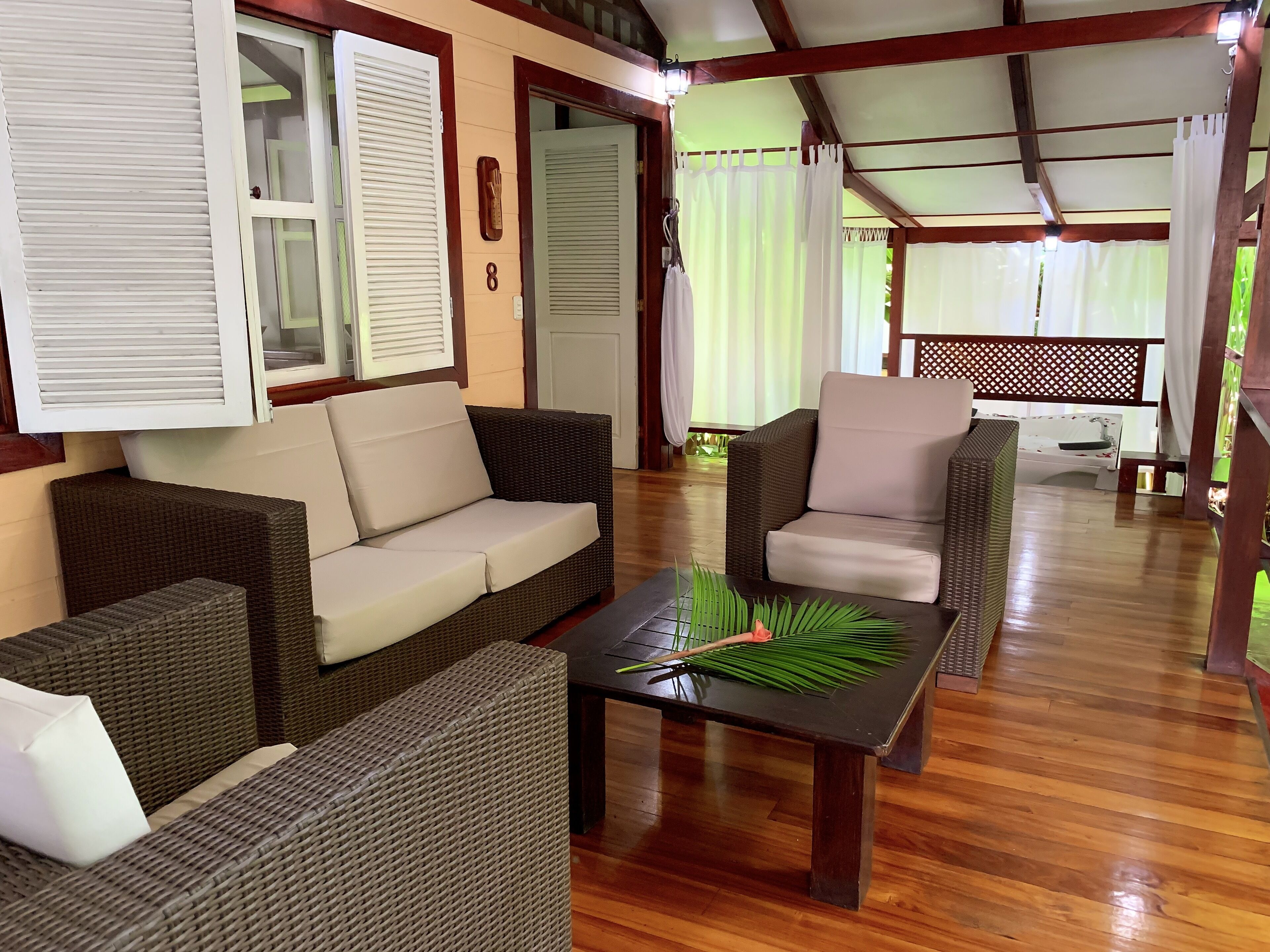 suite deluxe with jacuzzi | 1 bedroom, in-room safe, desk, free wifi