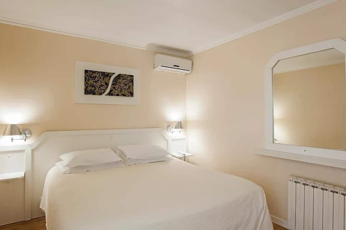 Minibar, blackout drapes, iron/ironing board (on request), cribs (free)