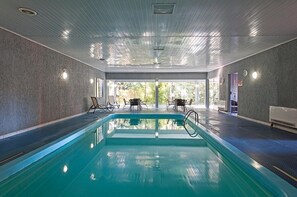Indoor pool, outdoor pool - Hotel Galo Vermelho (Gramado)