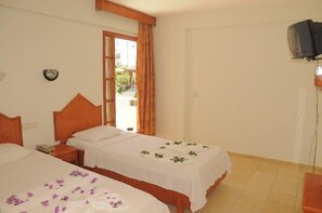 Minibar, in-room safe - Ares City Hotel (Kemer)