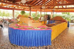 Outdoor dining - Ares City Hotel (Kemer)