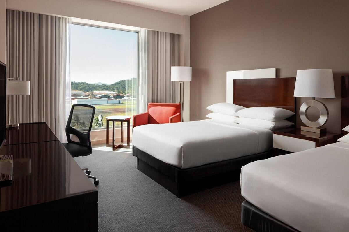 Egyptian cotton sheets, premium bedding, in-room safe, desk