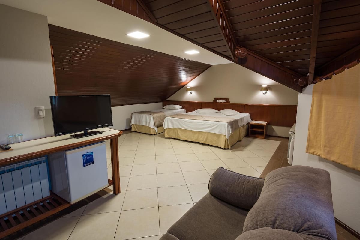 Minibar, una cassaforte in camera, ferro/asse da stiro, Wi-Fi gratuito