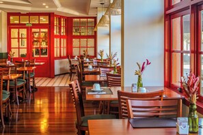 Free daily buffet breakfast - Hotel Fioreze Origem (Gramado)