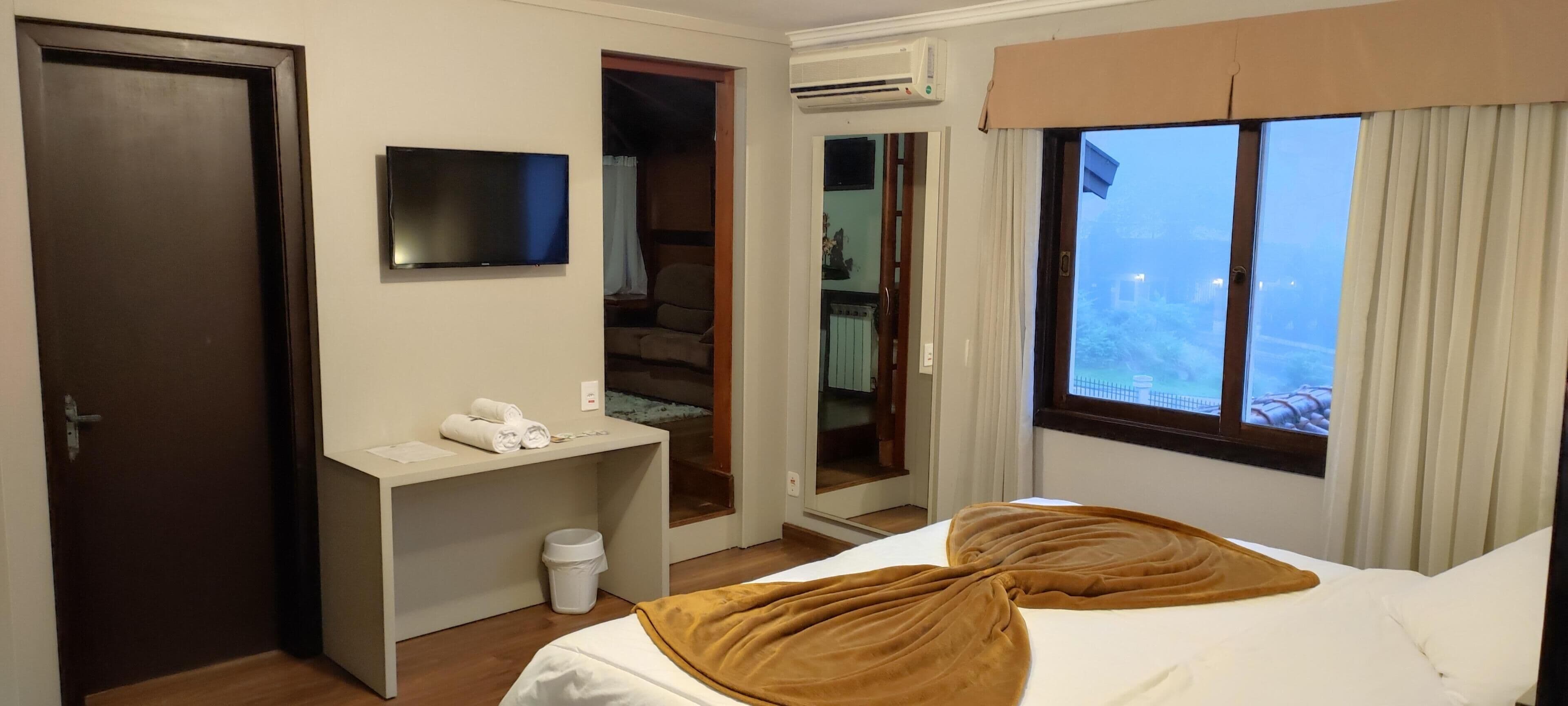 Minibar, blackout drapes, free WiFi