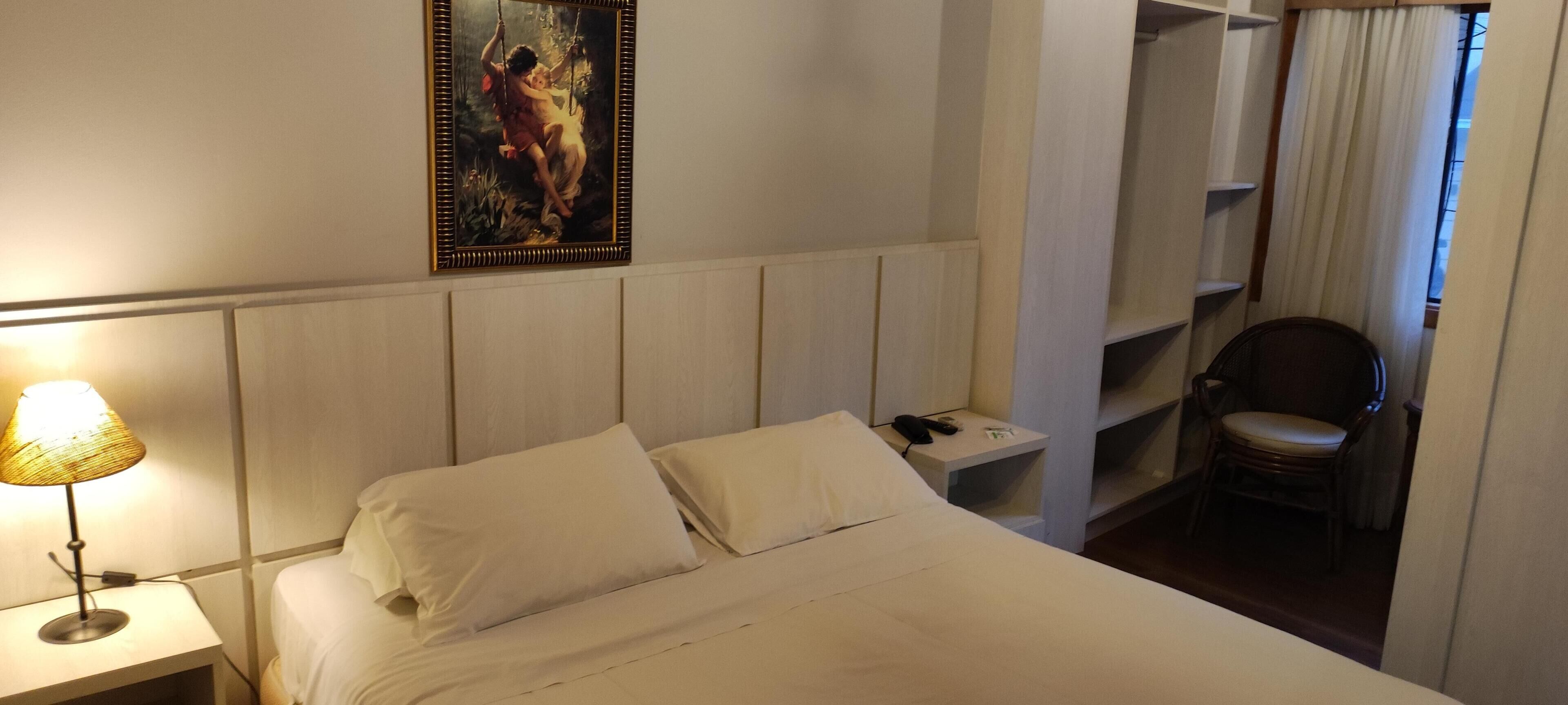 Minibar, blackout drapes, free WiFi