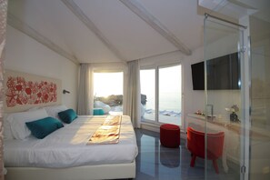 Superior Room | Minibar, in-room safe, desk, free WiFi - OldWell Hotel (Ricadi)