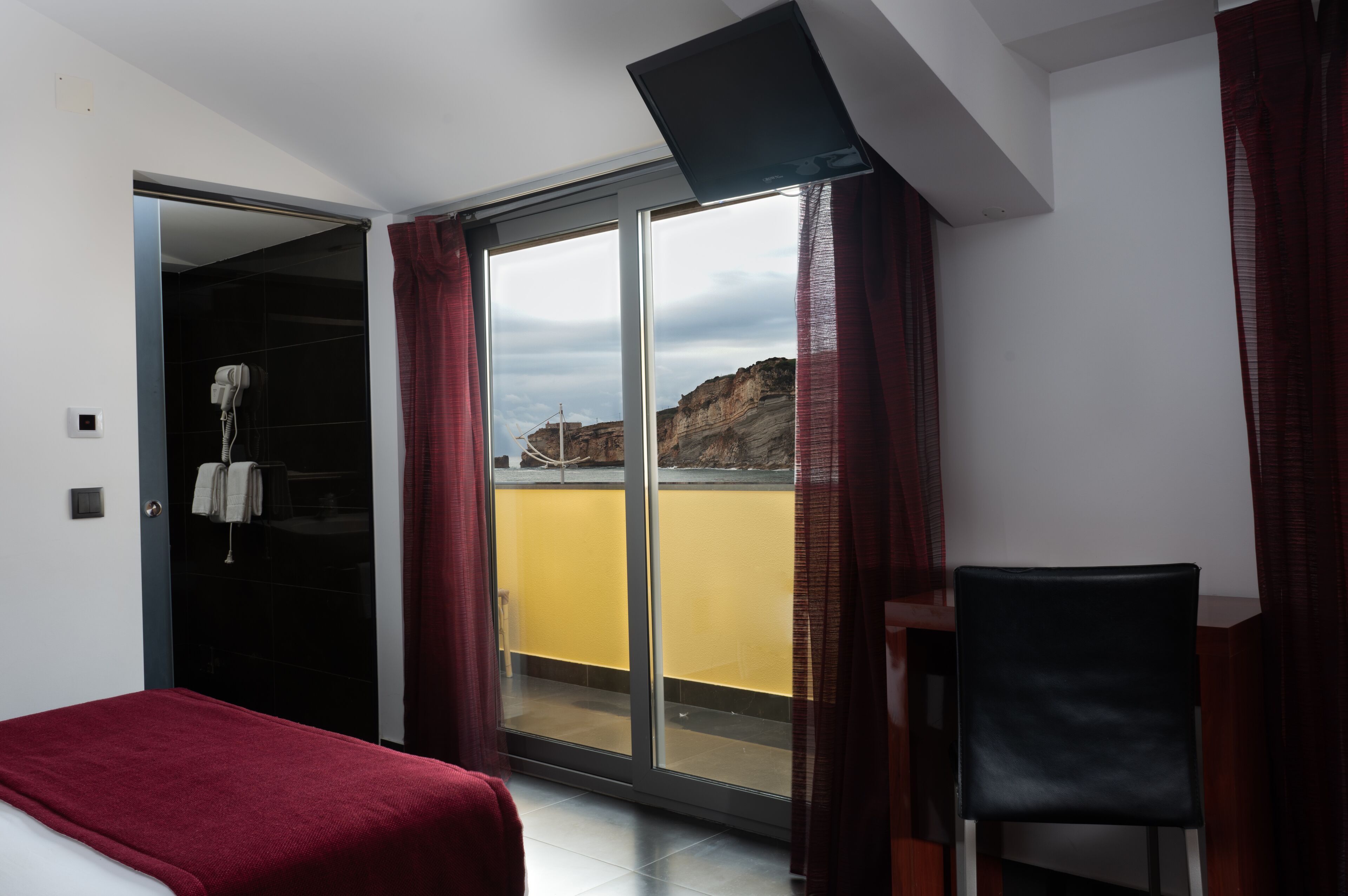 family room, partial ocean view | balcony