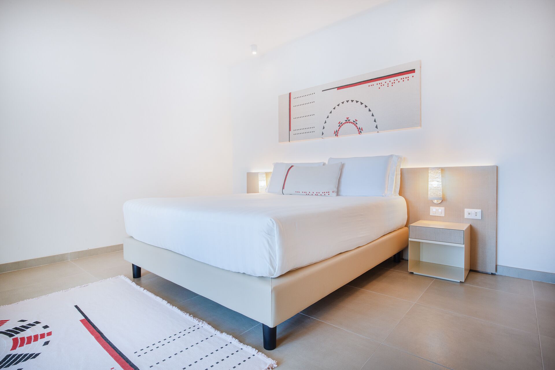 deluxe double room | 1 bedroom, pillow-top beds, minibar, in-room safe