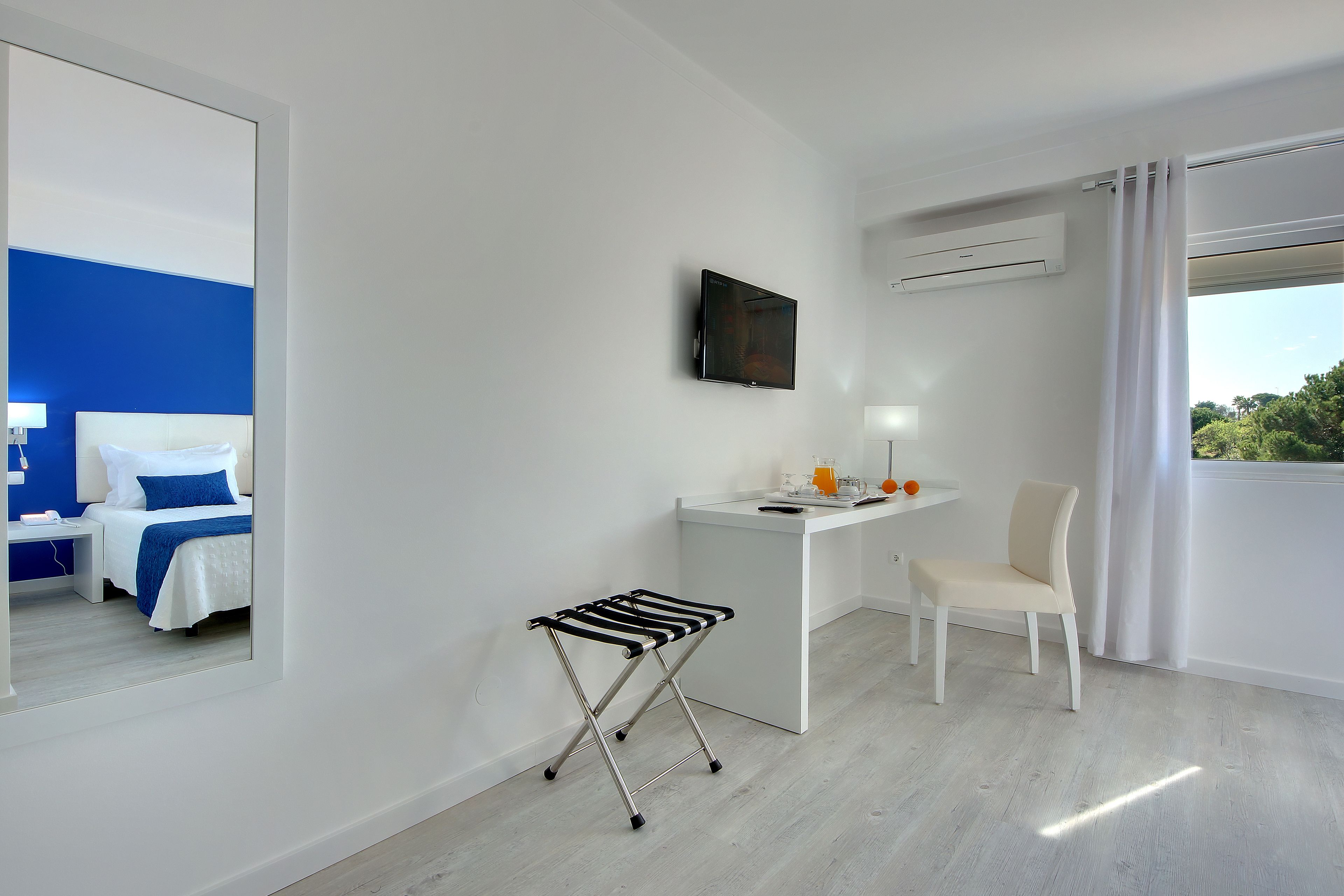 in-room safe, desk, blackout curtains, free wifi